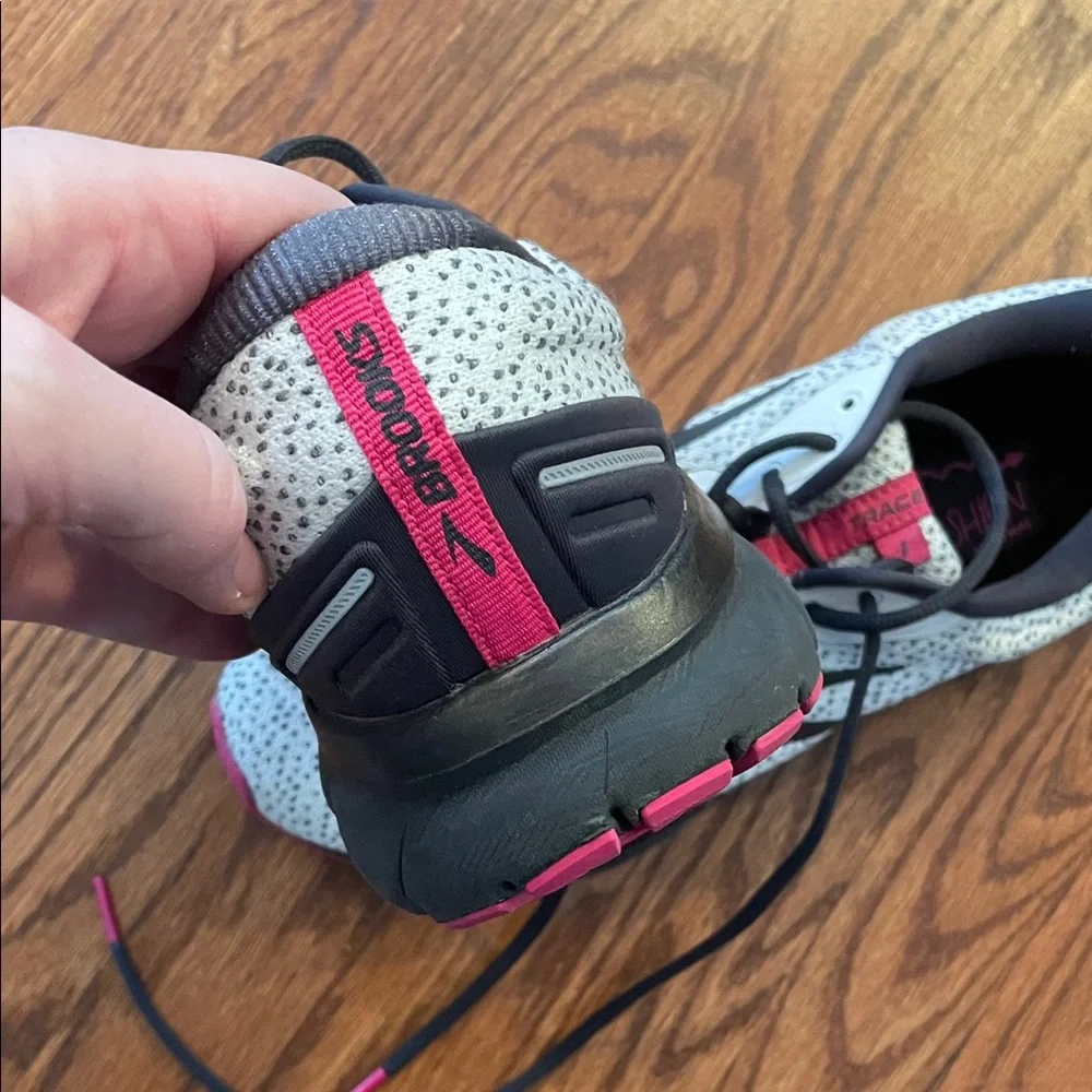 Brooks Women's Black and Pink Athletic Shoes - Picture 4 of 5
